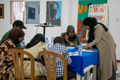 Drawing workshop at the blue tables