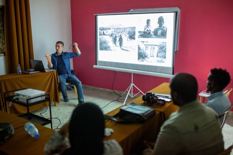 Photography lesson with a projector